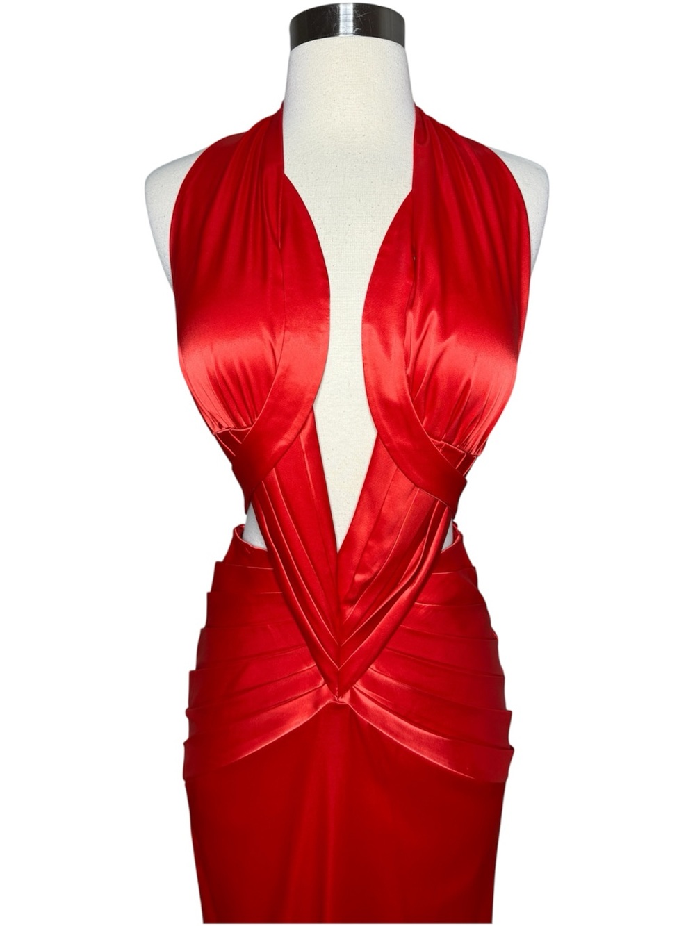Red halter backless dressβ€οΈ